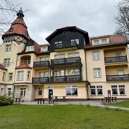 Villa Carmen Kudowa-Zdrój Exteriör bild
