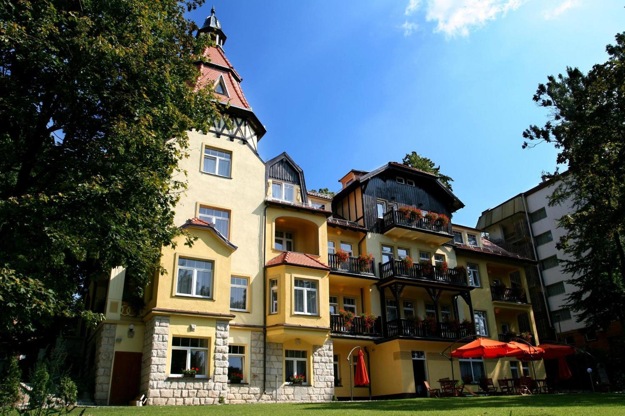 Villa Carmen Kudowa-Zdrój Exteriör bild