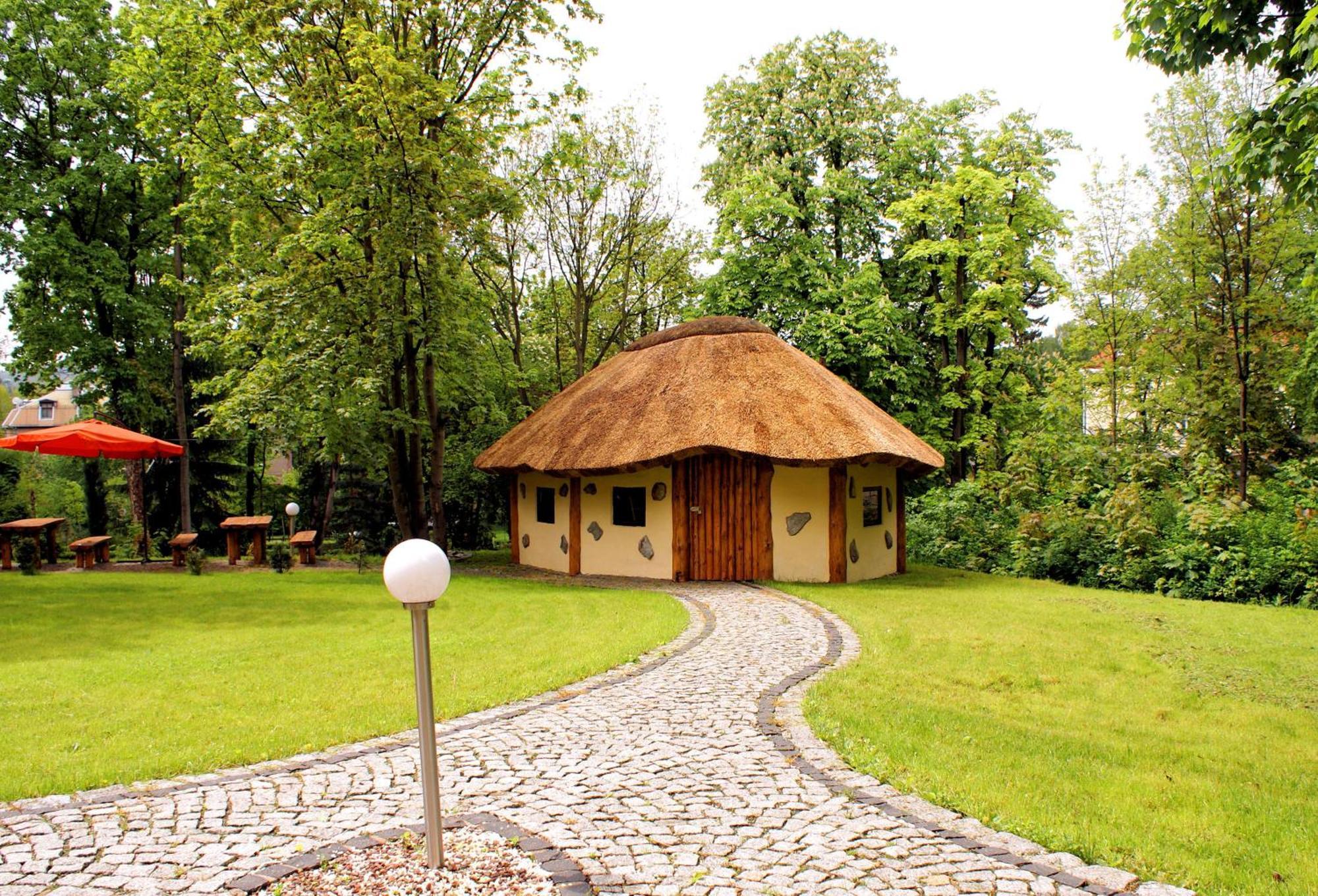 Villa Carmen Kudowa-Zdrój Exteriör bild